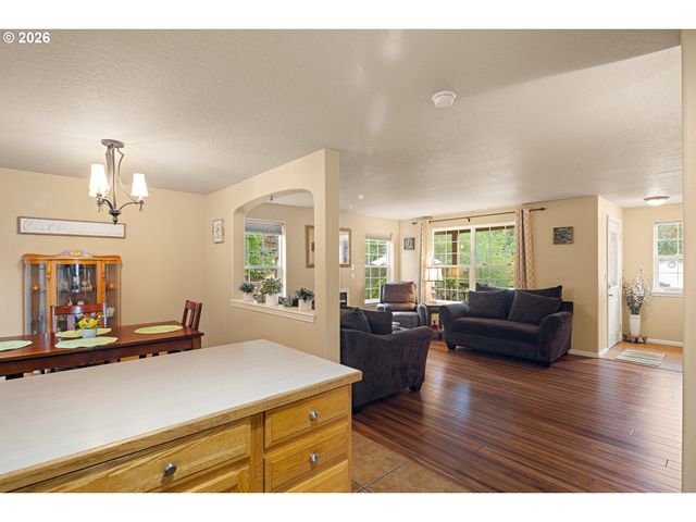 87973 SHERWOOD St, Veneta, OR 97487