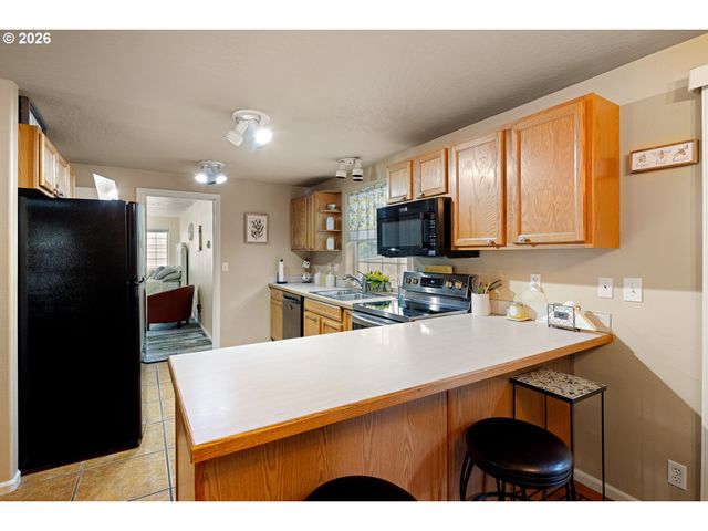 87973 SHERWOOD St, Veneta, OR 97487