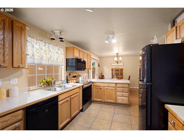 87973 SHERWOOD St, Veneta, OR 97487