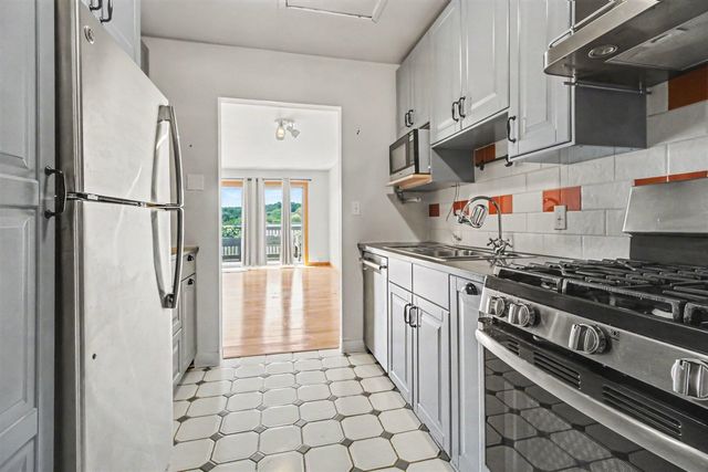 761 Skynob Drive, Ann Arbor, MI 48105
