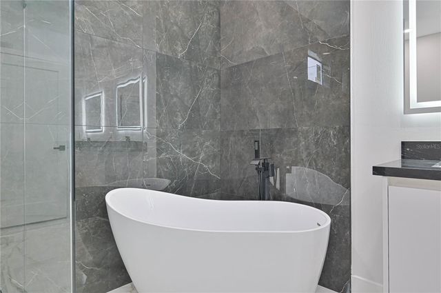 1413 NE 7TH AVENUE, Cape Coral, FL 33909