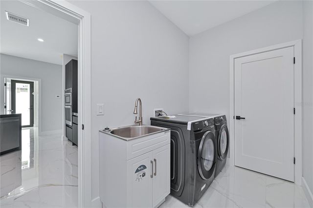 1413 NE 7TH AVENUE, Cape Coral, FL 33909