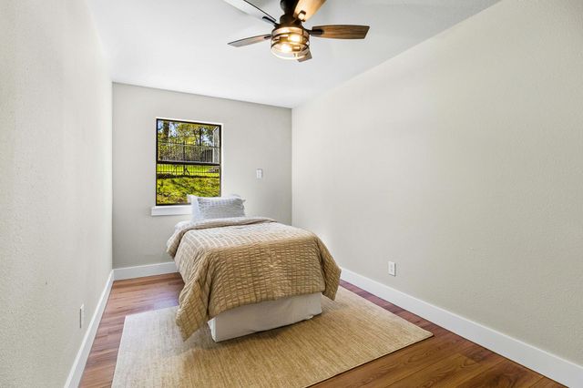 2214 Easley Circle, Huntsville, TX 77320