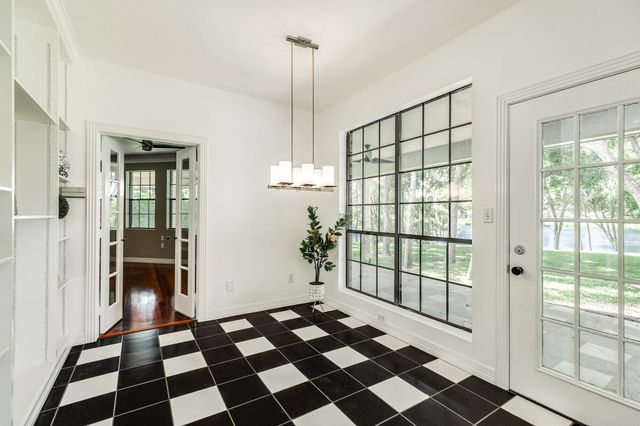 113 Rosewood Street, Lake Jackson, TX 77566