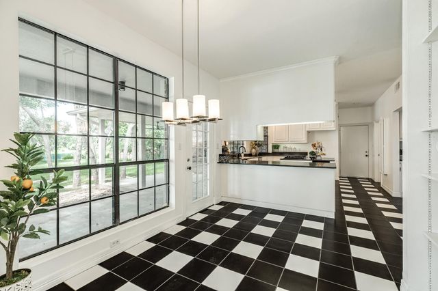 113 Rosewood Street, Lake Jackson, TX 77566