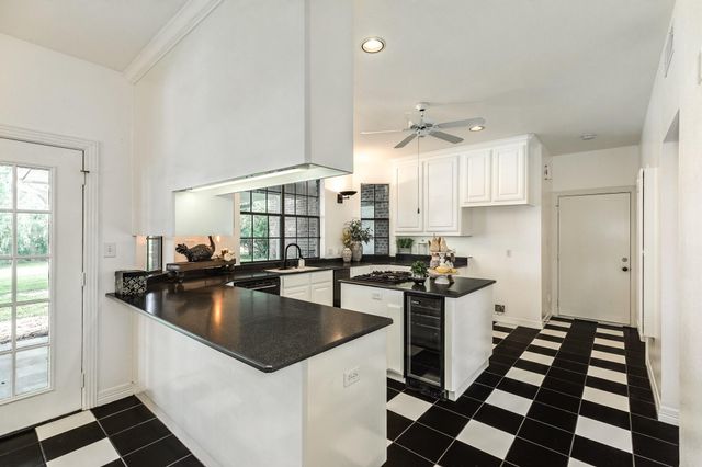 113 Rosewood Street, Lake Jackson, TX 77566