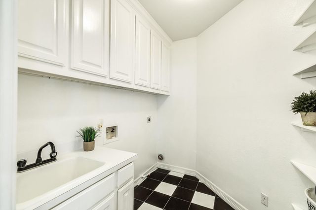 113 Rosewood Street, Lake Jackson, TX 77566