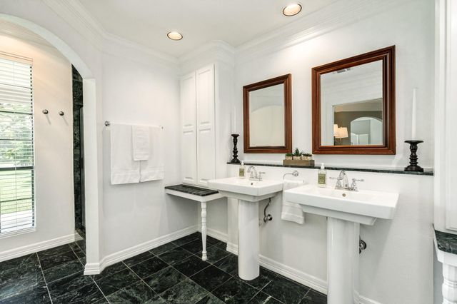 113 Rosewood Street, Lake Jackson, TX 77566