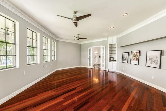 113 Rosewood Street, Lake Jackson, TX 77566