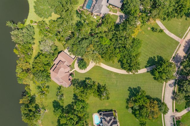 113 Rosewood Street, Lake Jackson, TX 77566