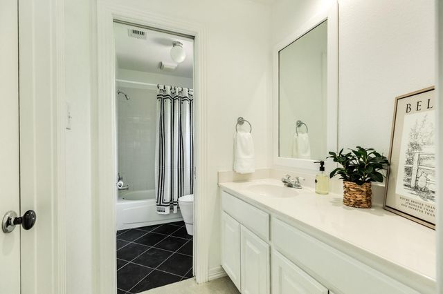 113 Rosewood Street, Lake Jackson, TX 77566