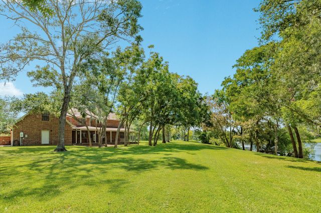 113 Rosewood Street, Lake Jackson, TX 77566