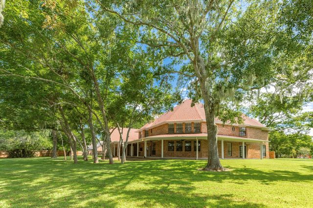 113 Rosewood Street, Lake Jackson, TX 77566