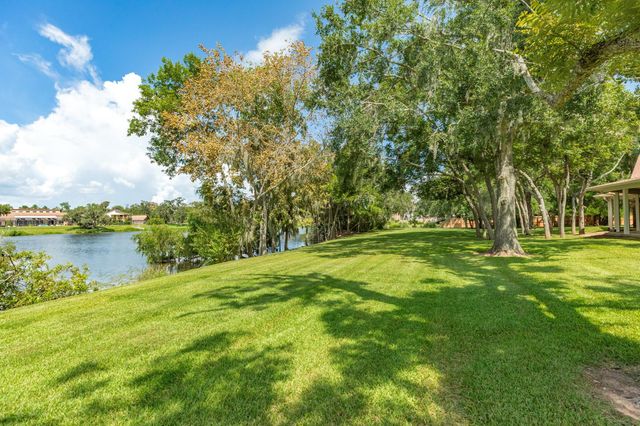 113 Rosewood Street, Lake Jackson, TX 77566