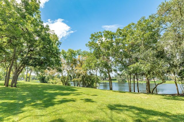 113 Rosewood Street, Lake Jackson, TX 77566