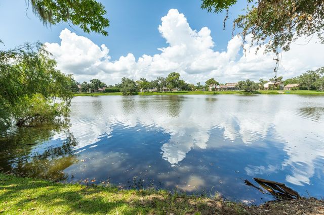 113 Rosewood Street, Lake Jackson, TX 77566