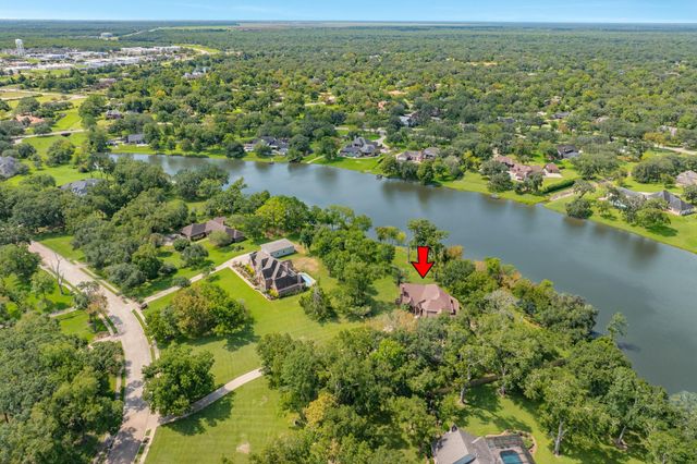 113 Rosewood Street, Lake Jackson, TX 77566