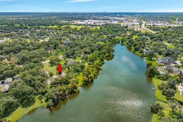 113 Rosewood Street, Lake Jackson, TX 77566
