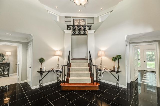 113 Rosewood Street, Lake Jackson, TX 77566