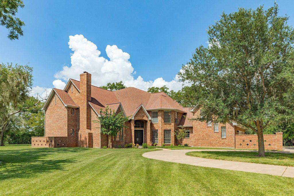 113 Rosewood Street, Lake Jackson, TX 77566