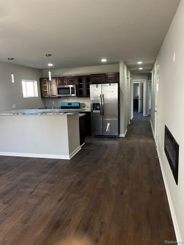 24500 Lambrecht Avenue, Eastpointe, MI 48021