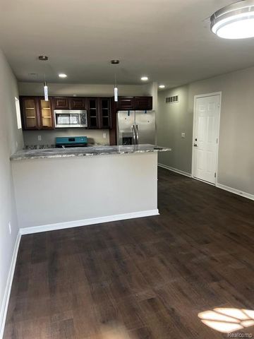 24500 Lambrecht Avenue, Eastpointe, MI 48021