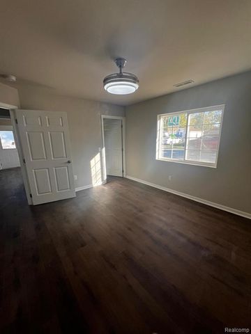 24500 Lambrecht Avenue, Eastpointe, MI 48021