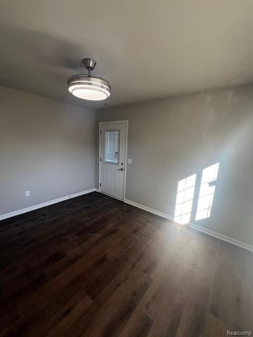 24500 Lambrecht Avenue, Eastpointe, MI 48021
