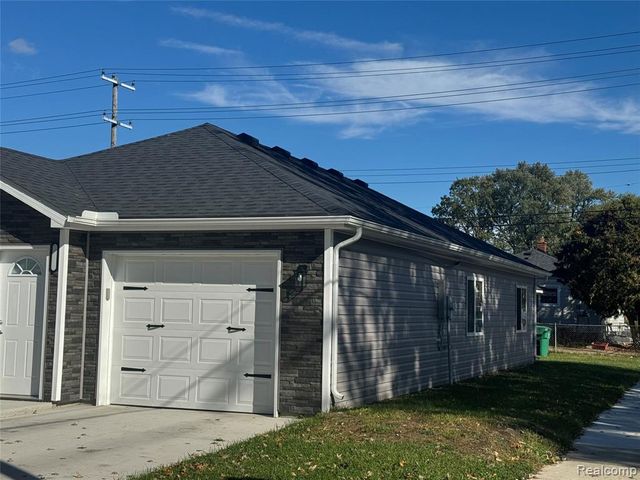 24500 Lambrecht Avenue, Eastpointe, MI 48021