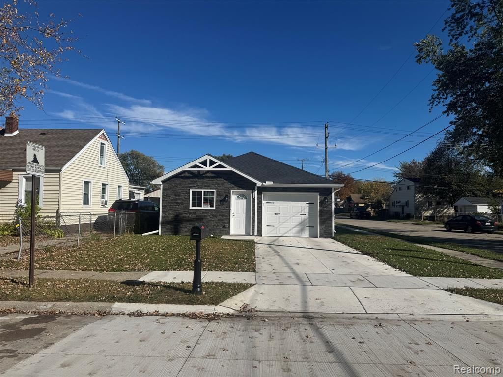 24500 Lambrecht Avenue, Eastpointe, MI 48021