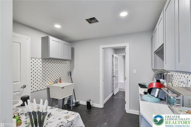 380 South Cedar Crest Boulevard, Emmaus Boro, PA 18103