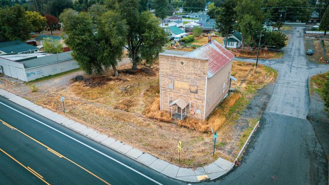 11925 N MARKET St, Mead, WA 99218