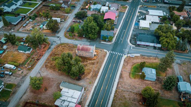 11925 N MARKET St, Mead, WA 99218