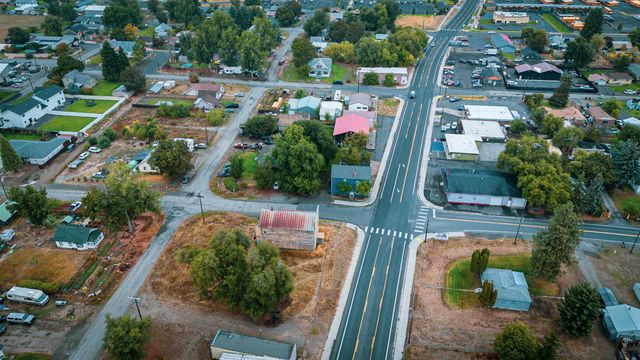 11925 N MARKET St, Mead, WA 99218