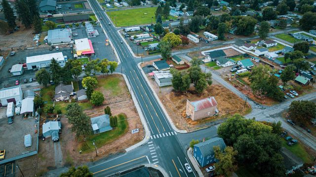 11925 N MARKET St, Mead, WA 99218