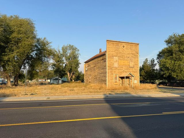 11925 N MARKET St, Mead, WA 99218