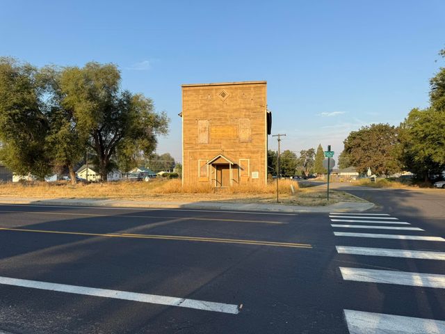 11925 N MARKET St, Mead, WA 99218