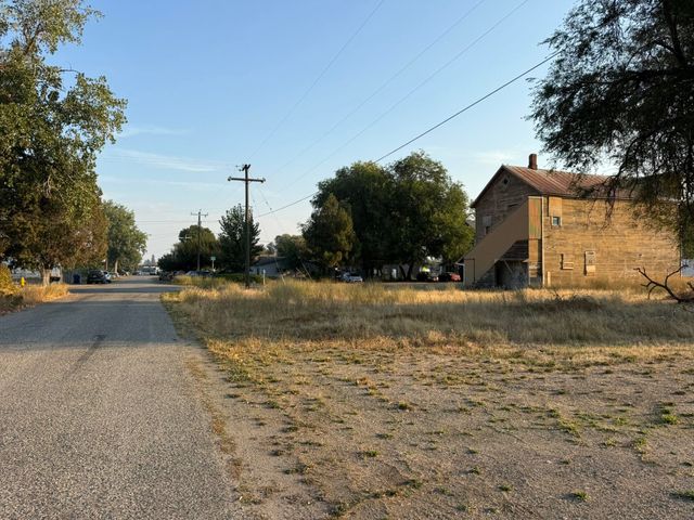 11925 N MARKET St, Mead, WA 99218