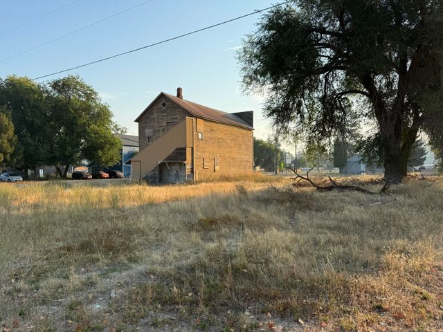 11925 N MARKET St, Mead, WA 99218