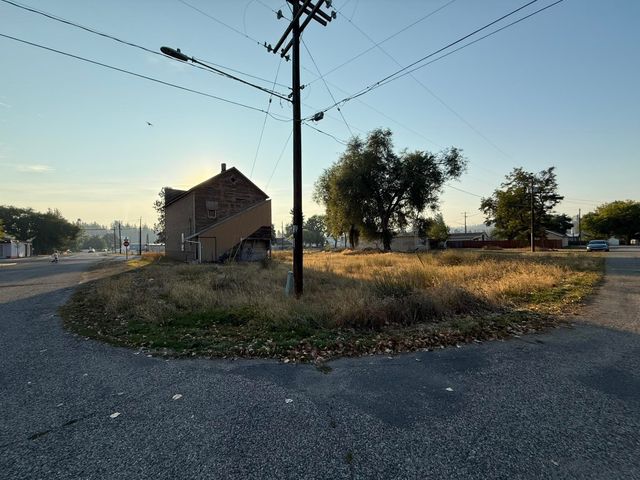 11925 N MARKET St, Mead, WA 99218