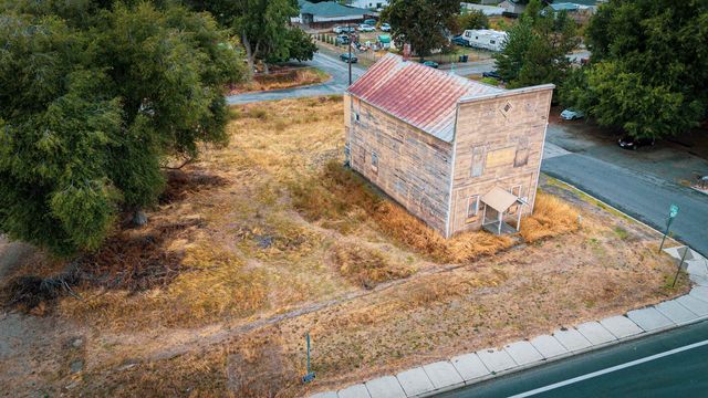 11925 N MARKET St, Mead, WA 99218