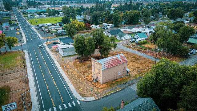 11925 N MARKET St, Mead, WA 99218
