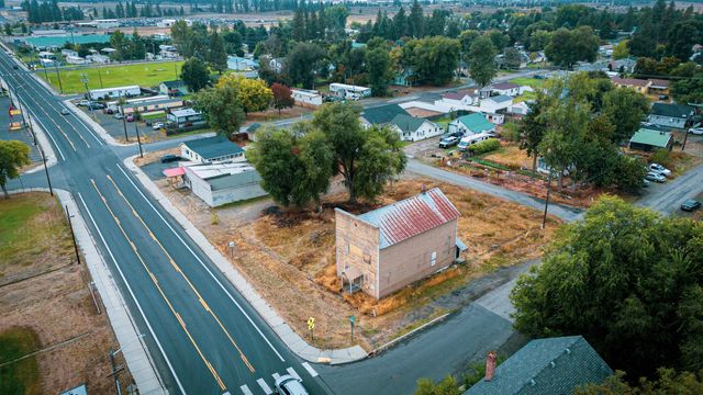 11925 N MARKET St, Mead, WA 99218