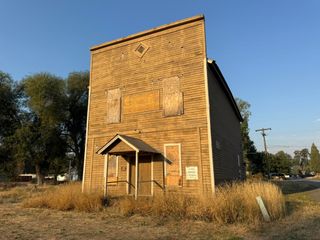 11925 N MARKET St, Mead, WA 99218