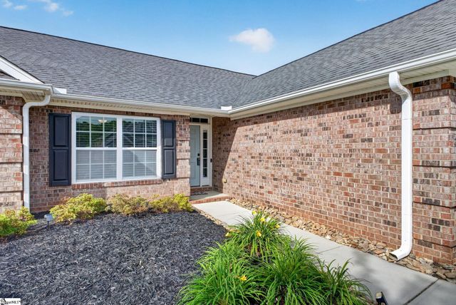 11 Cedarcrest Court, Simpsonville, SC 29680