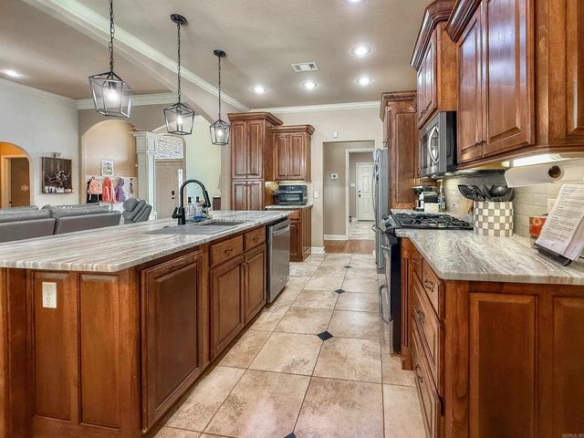 542 Scarlet Oaks Drive, Benton, AR 72019