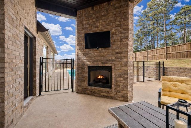 542 Scarlet Oaks Drive, Benton, AR 72019