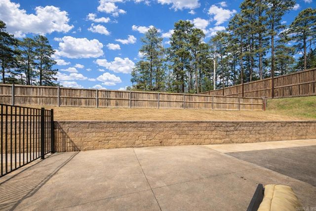 542 Scarlet Oaks Drive, Benton, AR 72019