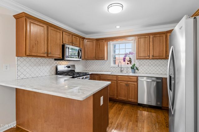 17 Taylor Ridge Court, Johnson City, TN 37601