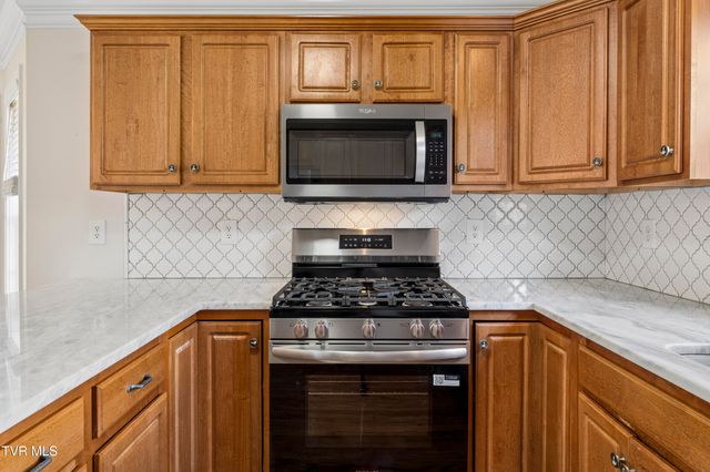 17 Taylor Ridge Court, Johnson City, TN 37601